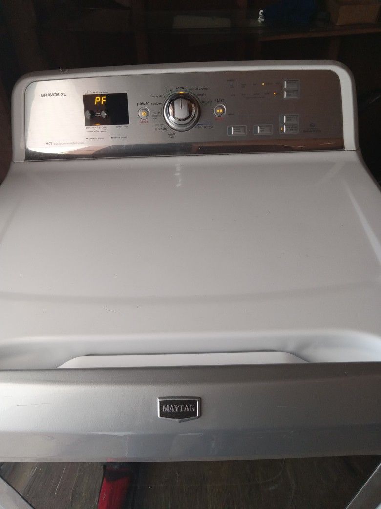 Maytag: Bravos XL Dryer with gas hookup, like new!