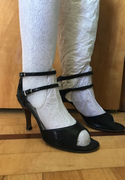 Lizard skin all leather top and soles. Great sexy dance shoes! Size 8 1/2, 3 1/4” heels