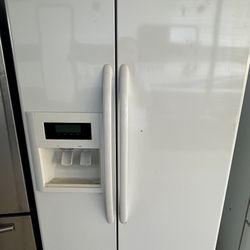 White Kitchen Aid 25 Cubic Feet Side By Side Refrigerator 