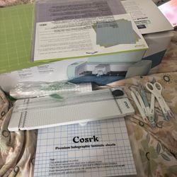 Cricut Explore 3 With Some Get Started Accessories 