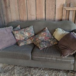 Couch! Good Condition :) 