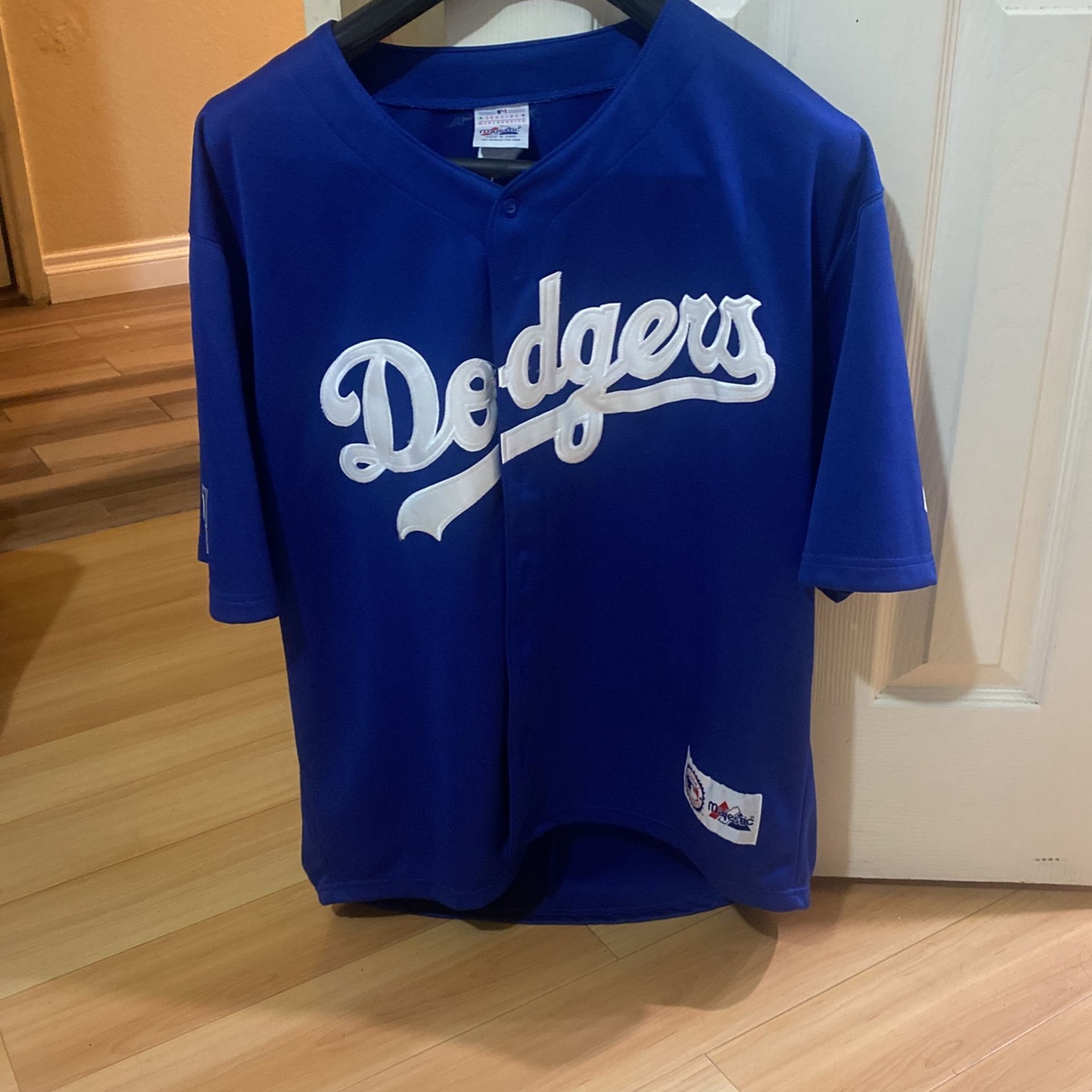 Dodgers Majestic Jersey M / L for Sale in San Fernando, CA - OfferUp