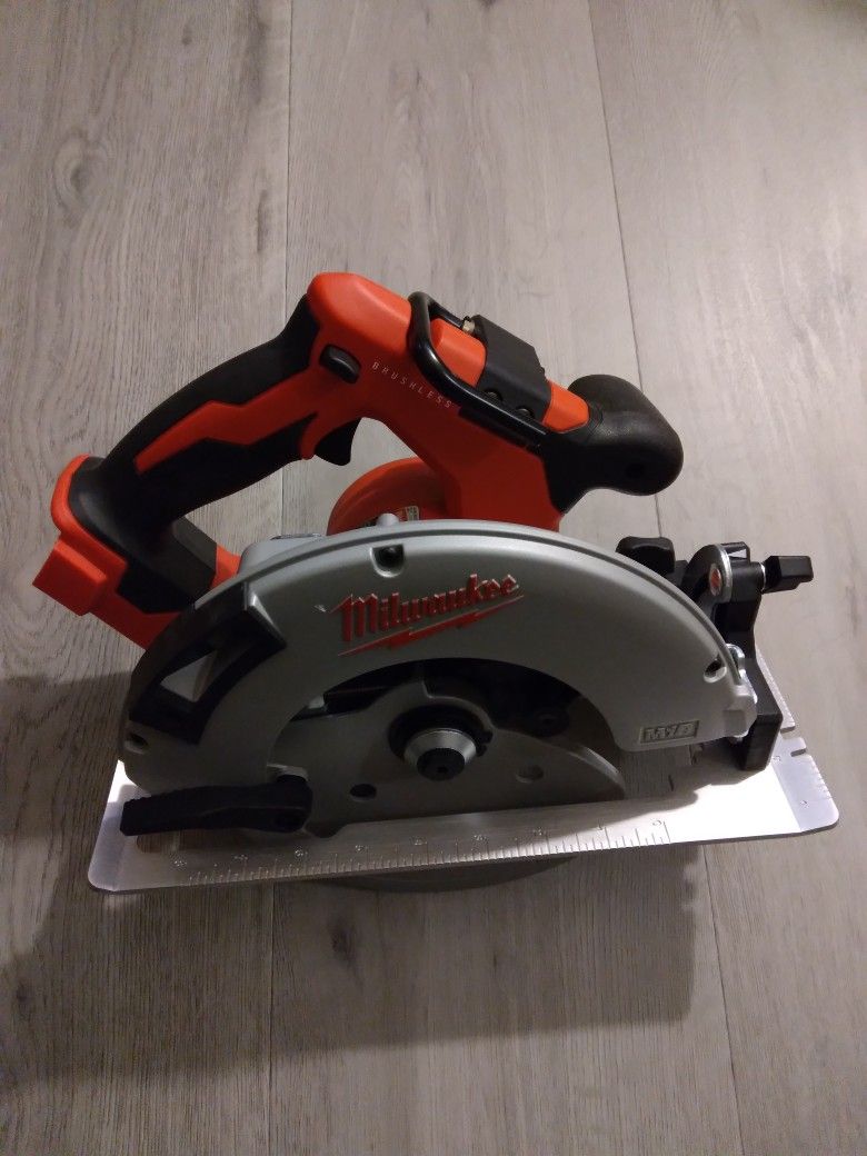 Milwaukee 7 1/4
