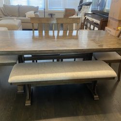 7 piece dining set , sits 6 people