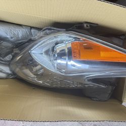 Toyota Prius 2013 headlight( left side)