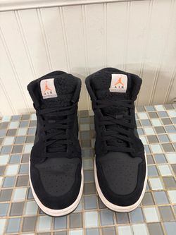 Used nice condition mens size 11.5 2018 Air Jordan 1 Retro Mid 'Black no box