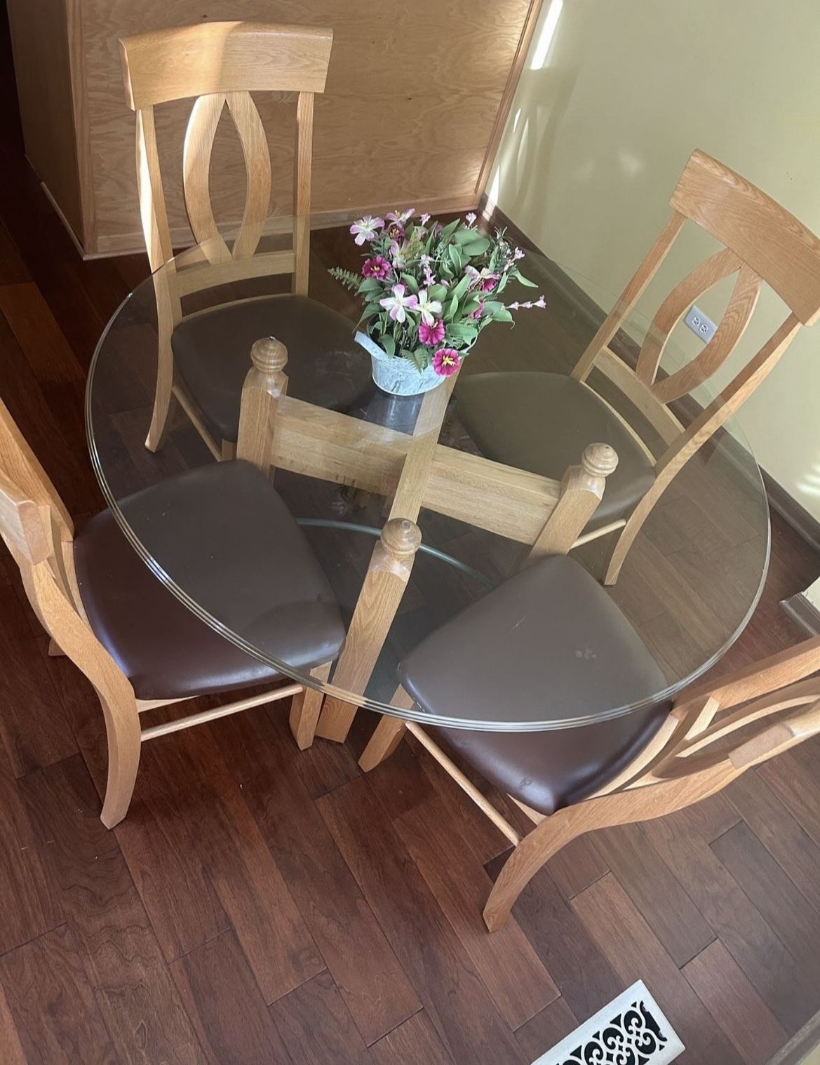 Kitchen Table & Chairs