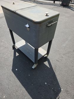 🐧Outdoor Cooler w/Bottle Opener🧊