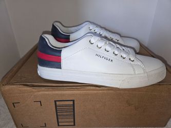 Hilfiger woman's size 6 Laddin Low Top Sneaker (Price Is Firm)