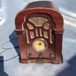 Thomas 1934 Replica AM/FM Cassette Radio