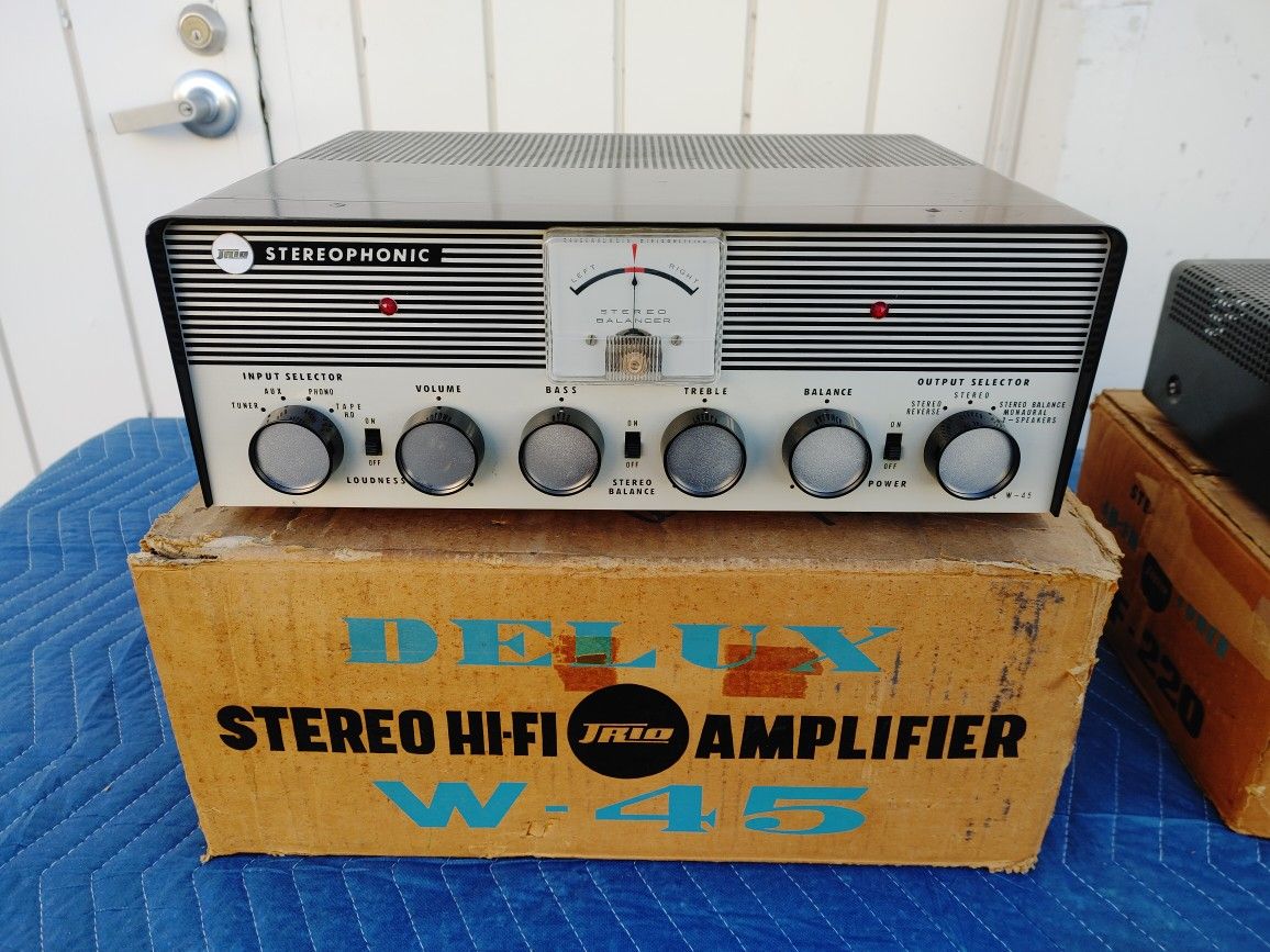 TRIO / KENWOOD W-45 Tube Integrated Amplifier and AF-220 Tube AM/FM Tuner