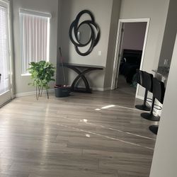 Entry Table And Mirror 