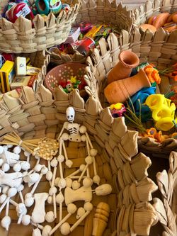 Artículos miniaturas para las ofrendas del día de muerto! Cada uno tiene diferente precio!!!