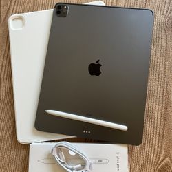 iPad Pro 12.9” (M2 chip / 2022 model) 6th Generation 128GB with  keyboard case and stylus pen 