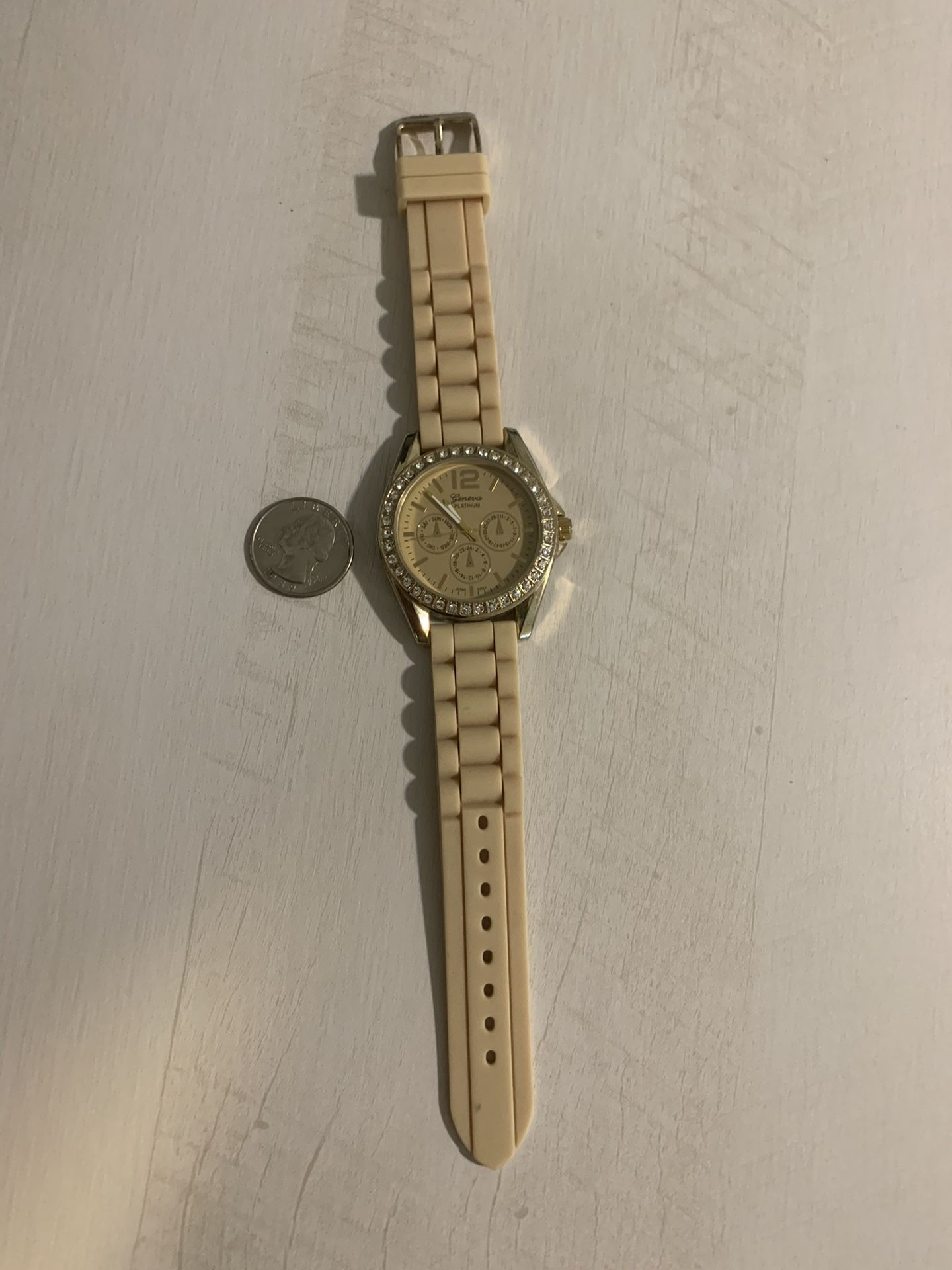 the jewelry clock works well in good condition