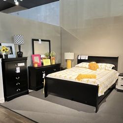 Queen Bed, Dresser, Mirror And Nightstand 