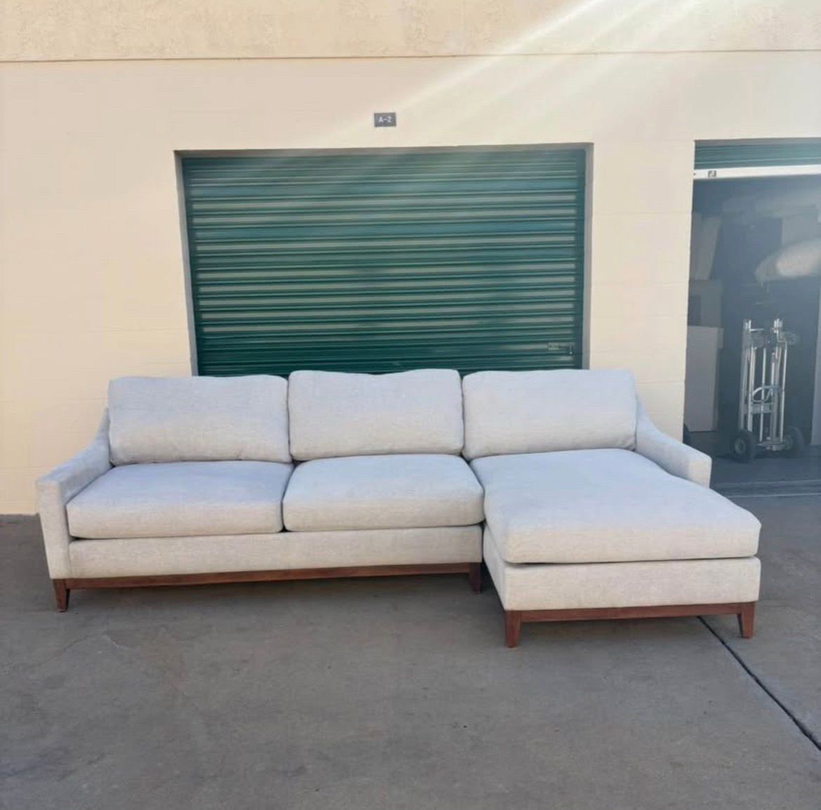 Living Spaces Sectional Couch 🛻Delivery Available🛻