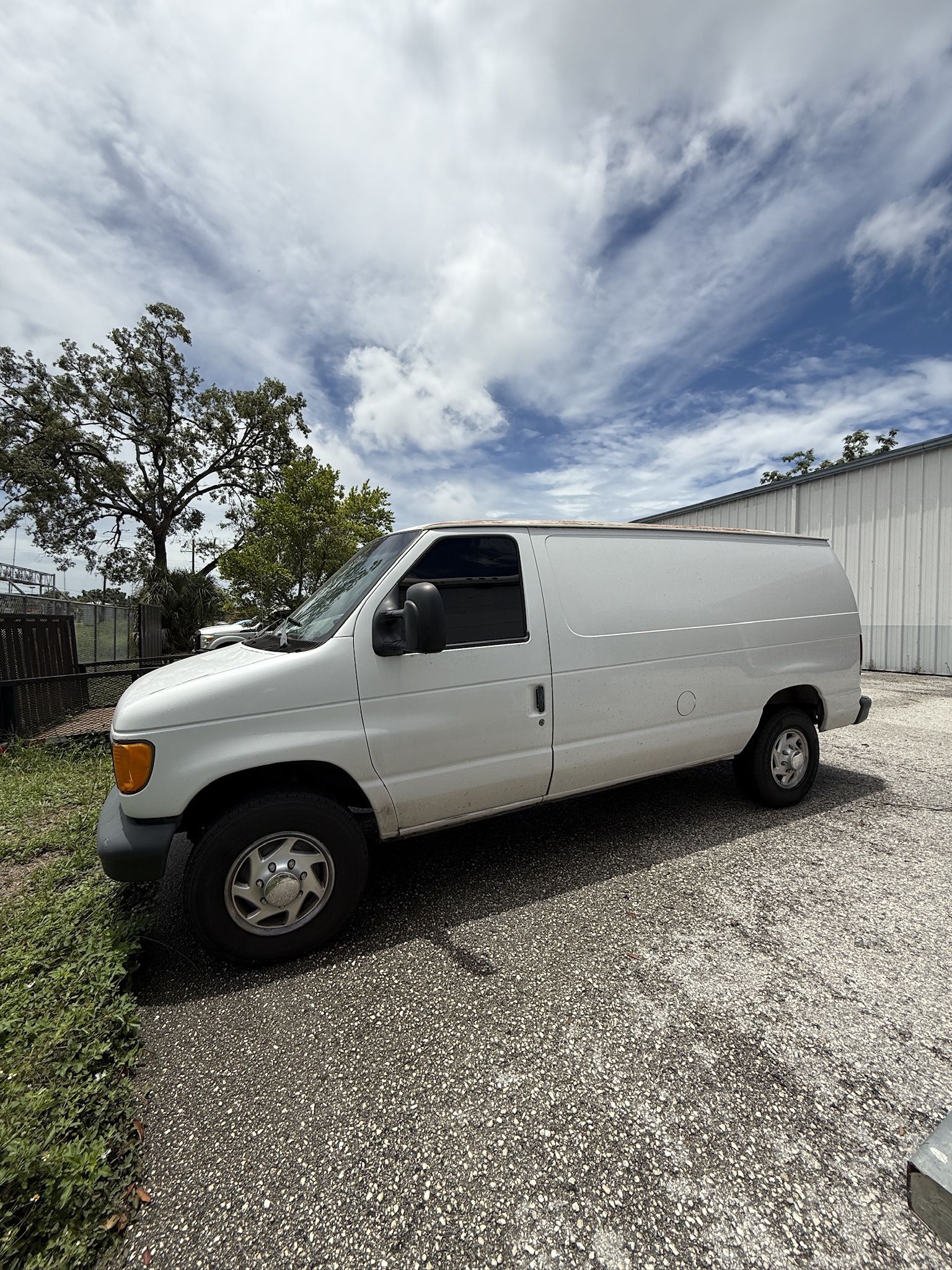 2004 Ford E-250