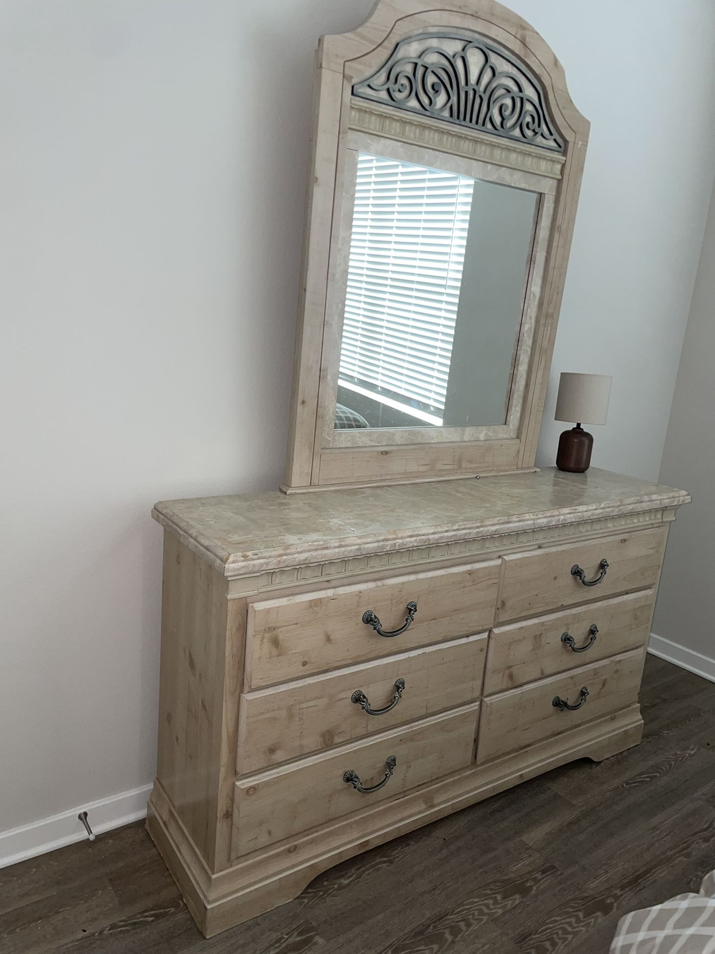 Vanity/ Dresser