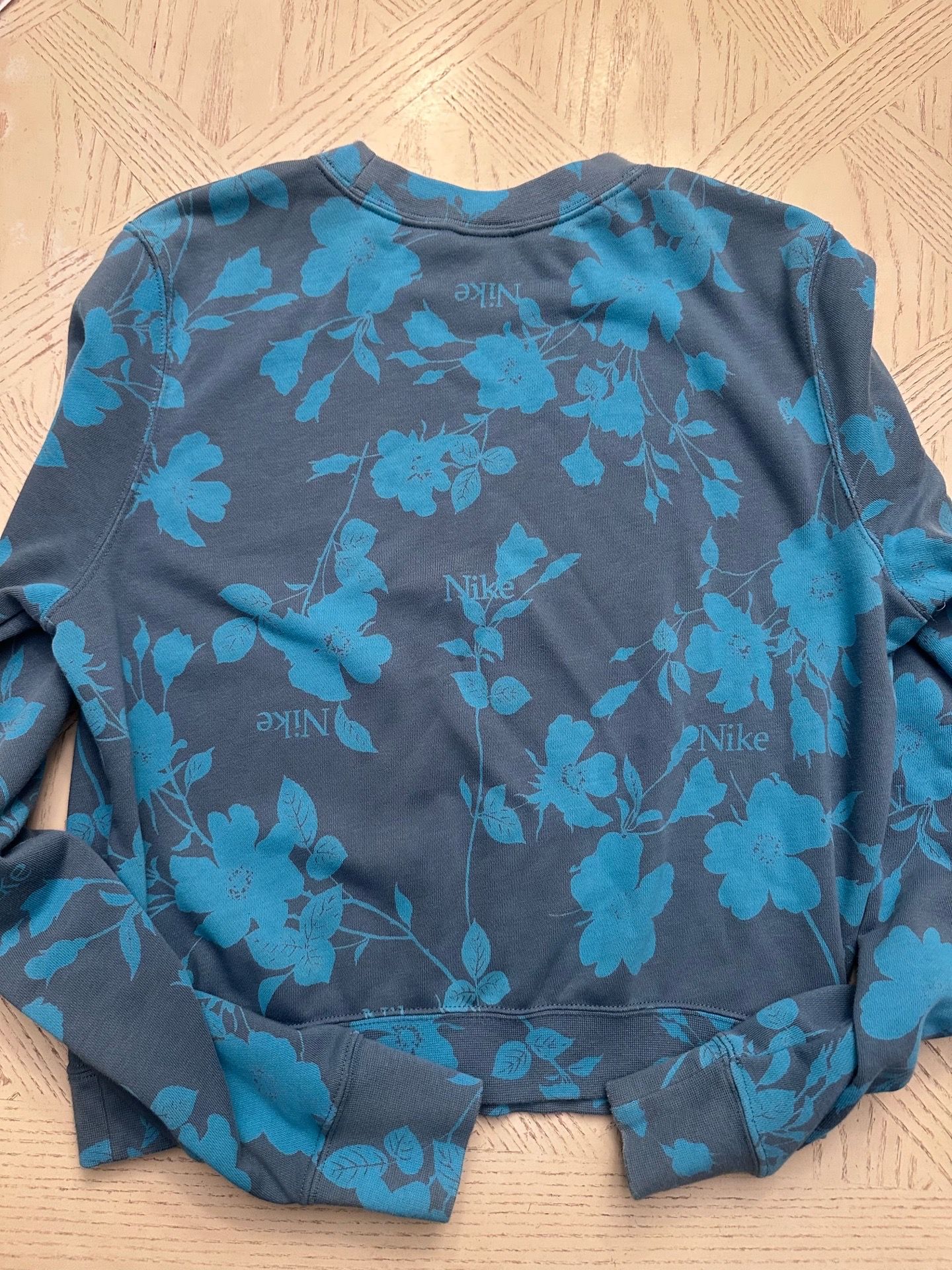 Women’s NIKE sweatshirt
