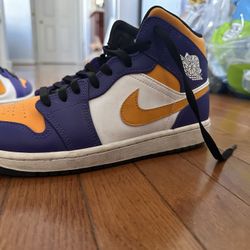 Air Jordan 1 Lakers edition