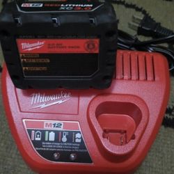 Milwaukee
M12 12-Volt Lithium-Ion XC Battery Pack 3.0 Ah and Charger Starter Kit