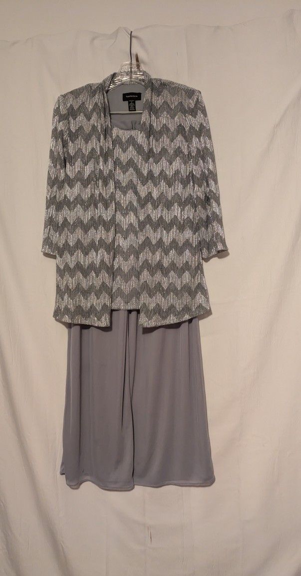 R & M Richards Gray Silver Top With Matching Gray Pants Size 8