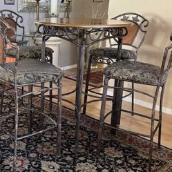 Beautiful Pup Table With 4 Chairs