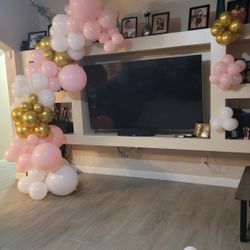 Used Balloon Arch Decor
