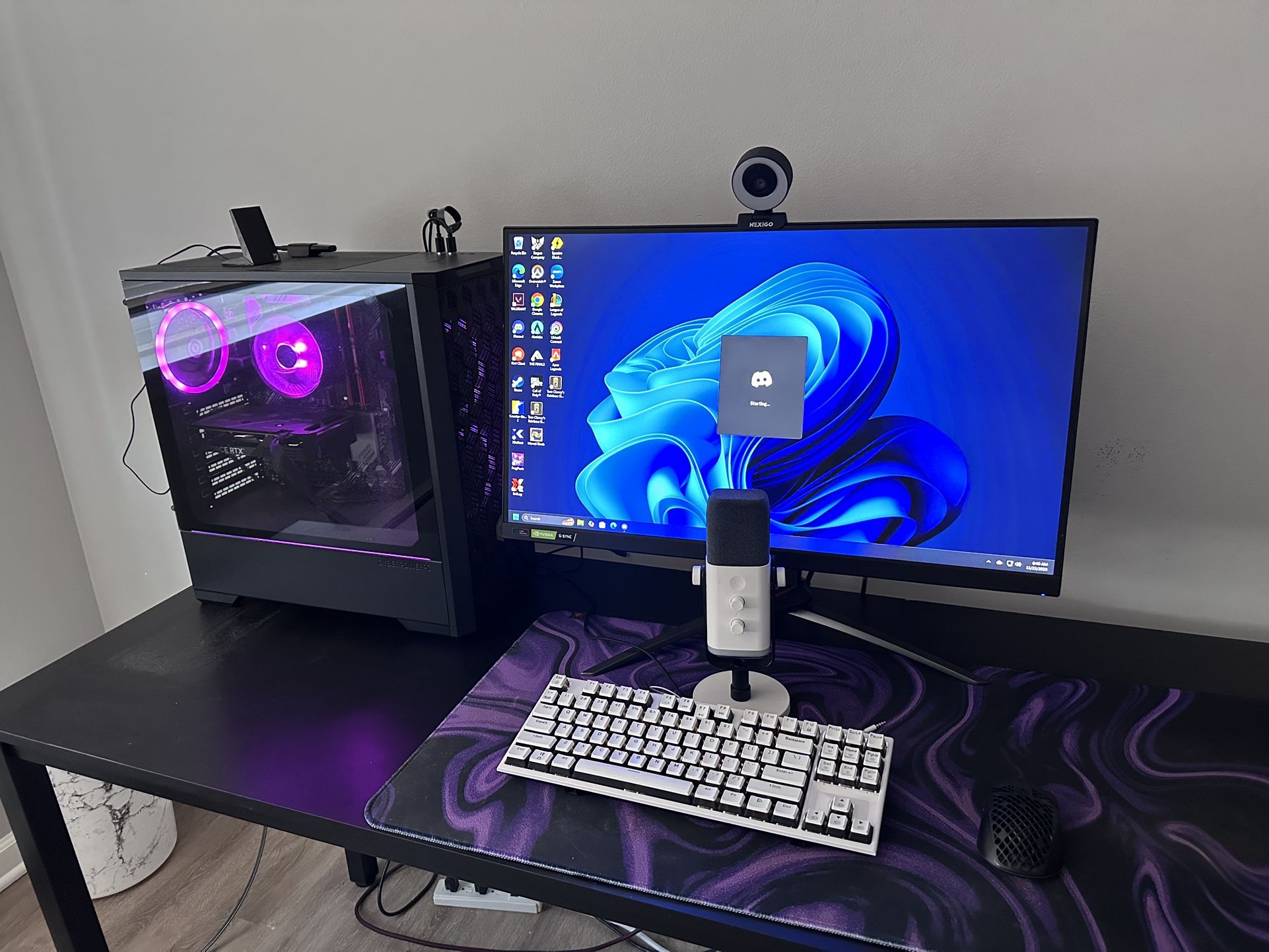 A Full Computer Setup Full Pc Setup + Desk for Sale in Oak Forest, IL - OfferUp