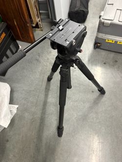 Induro CT-213 Tripod - carbon fiber with fluid head