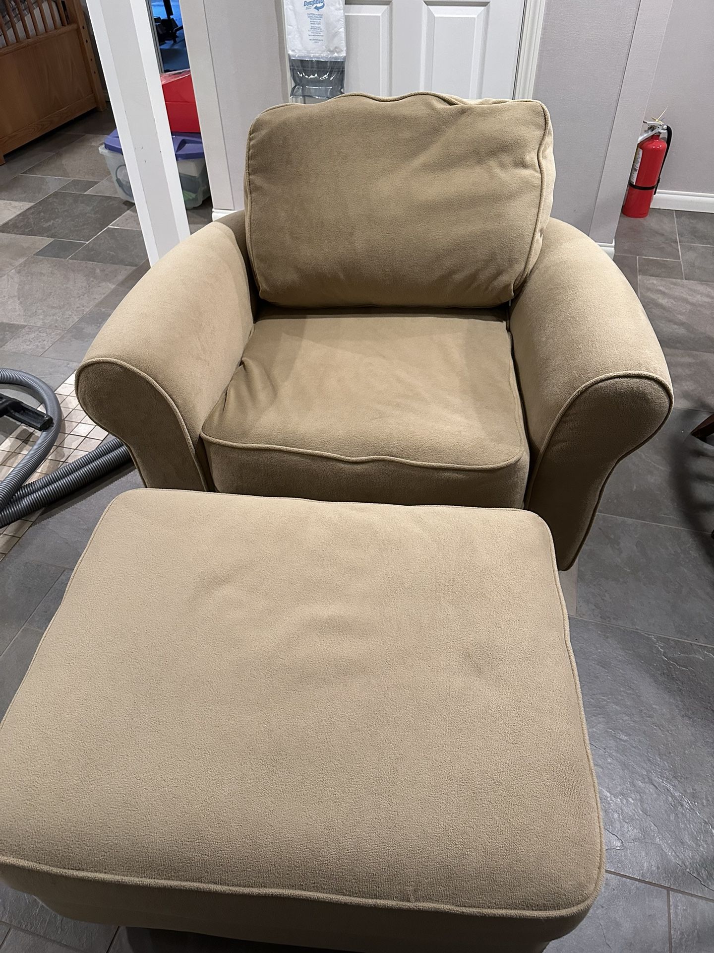 Den Chair With Ottoman