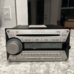 2007 Toyota FJ Cruiser Radio/CD Player (Stock)