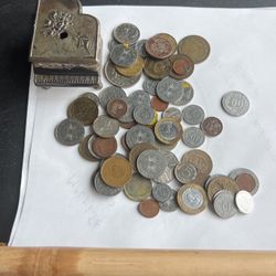 60. Monedas.  Colección Pol $80
