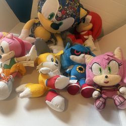 sonic plush lot Of 6 Sonic Plushies Metal Sonic Knuckles, tails, Amy, Rose