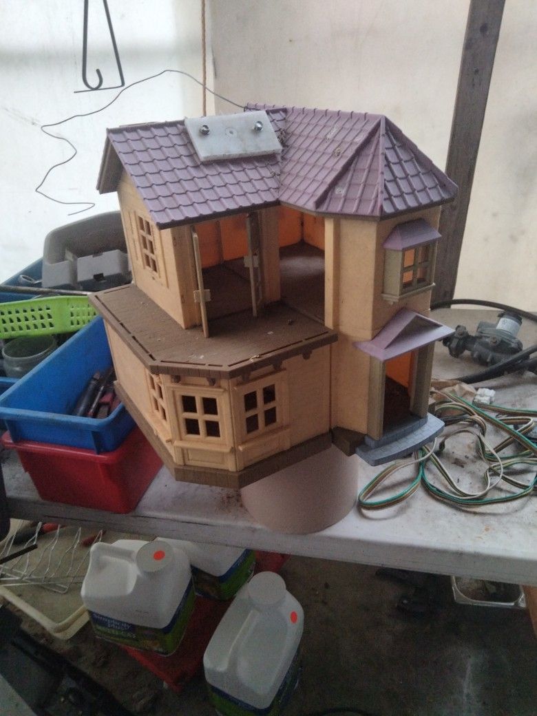 Birdhouse Large Birdhouse $100 New $25