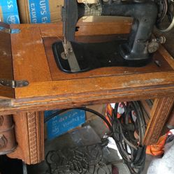 Antique Sewing Machine  - Maquina De Coser 
