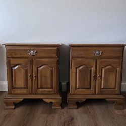 Pair of Vintage Ethan Allen Heirloom Maple Nightstands, Colonial American Style 🍁