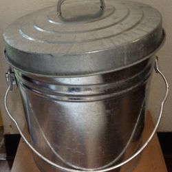 6 Gallon Galvanized Garbage Can