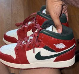 Jordan 1s size 6Y