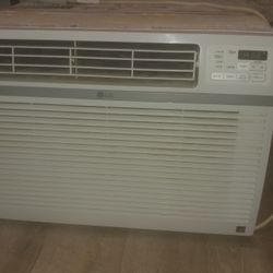 LG 18,000 BTU WINDOW  AC