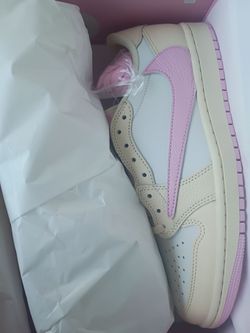 Travis Scott Jordan 1 low ( shy pink)