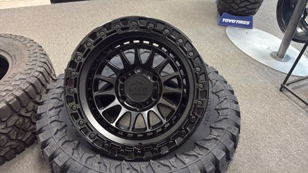 DEAL!!! Brand New Set 4 Lock Offroad Mojave 17x9 +0 Matte Black With A Gloss Black Lip 6x139.7
