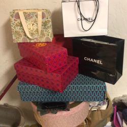 Tory Burch Boxes &chanel https://offerup.com/redirect/?o=QmFncy5OZXc=