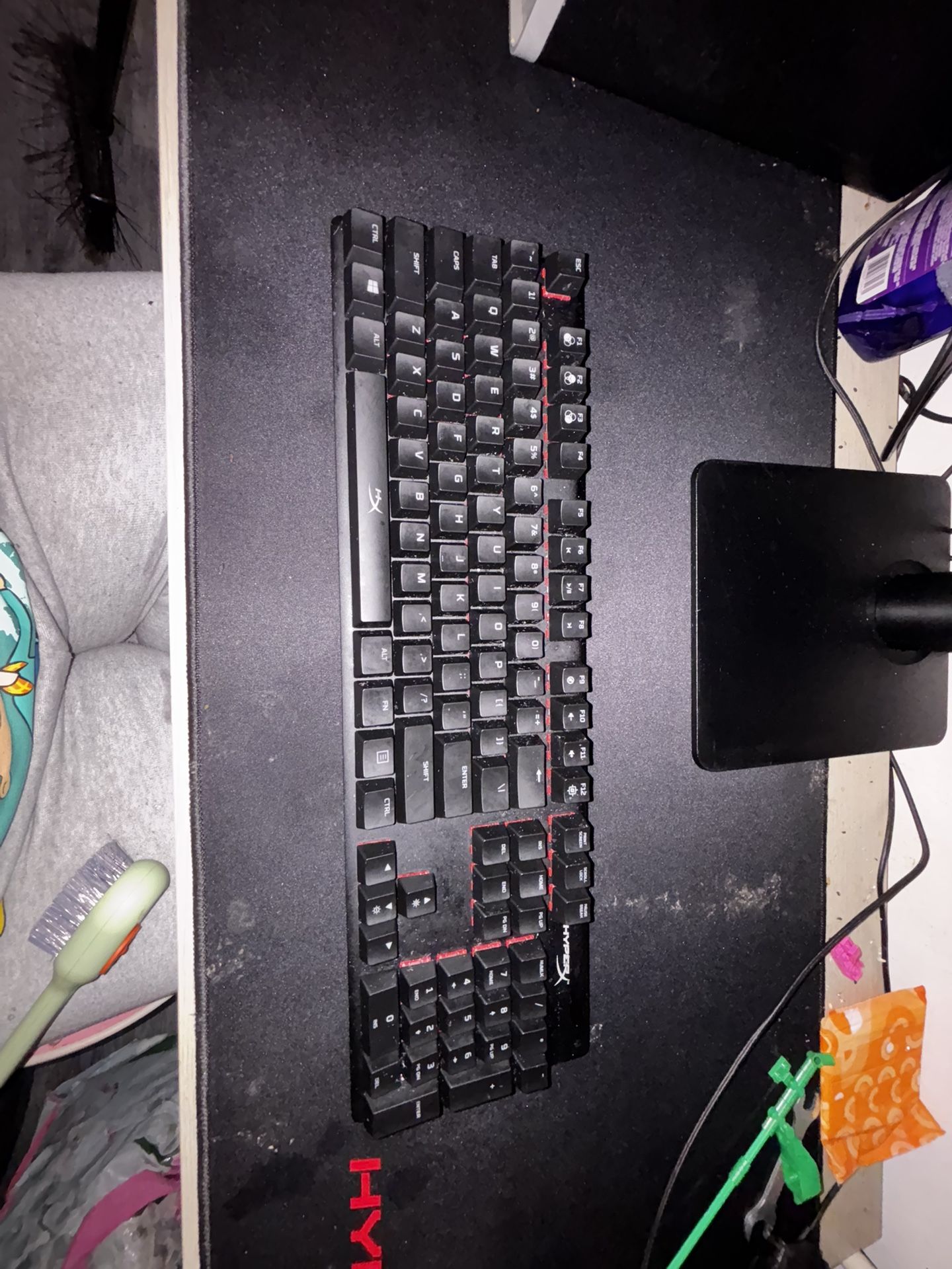 LG 25’ 100 Hz monitor black and Hyper X full keyboard with red switches (PICK UP ONLY) (Cash Only)