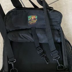 Outward hound car seat for small dog , 13”x13” zipper front pocket and mesh side pocket