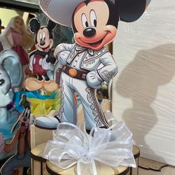 Center Pieces/ Piñatas