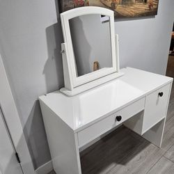 Vanity Desk,  With Mirror And. Chair