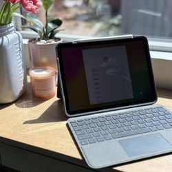 2021 iPad Air (4th Gen, 64GB, Green) + Apple Pencil & Keyboard Case