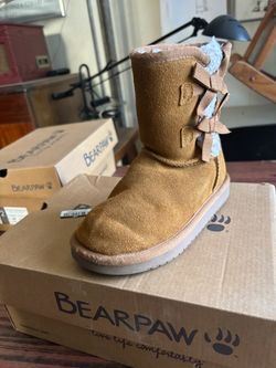 Bearpaw size 12/13 girls boots